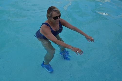 water exercise for knee pain